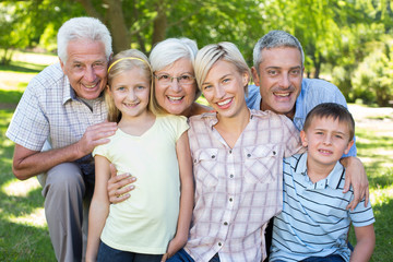 Obraz premium Happy family smiling at the camera 