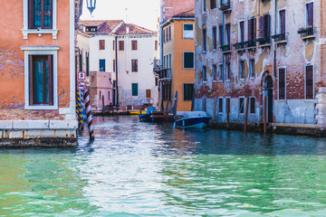Fototapeta na wymiar Green Water in Venice Canal