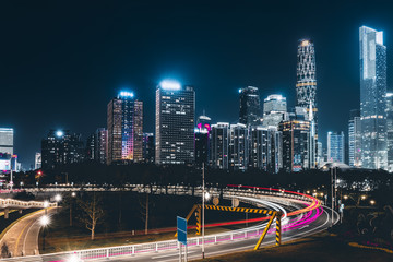 Fototapeta premium Wgląd nocy budynku miasta Guangzhou