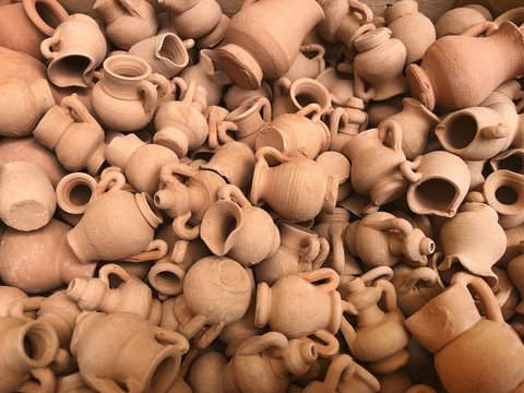 Piccole anfore di terracotta