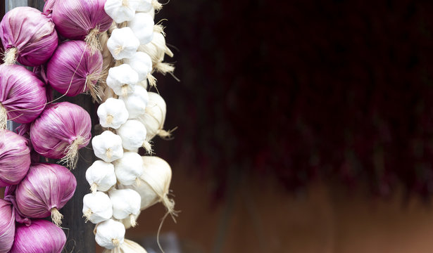 sign with onion and garlic
