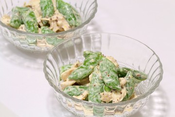 スナップエンドウとささみの粒マスタードマヨ和え