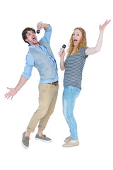 Obraz premium Happy couple singing into microphones
