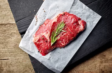 Tuinposter Steakhouse fresh raw beef steak