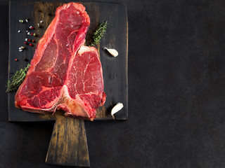 uncooked t bone steak 