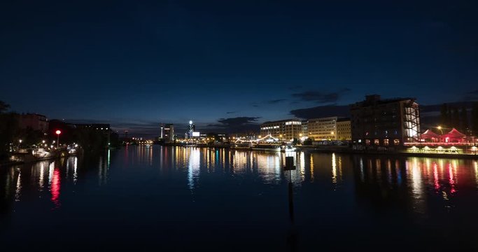 Night timelapse of Spree River in Berlin