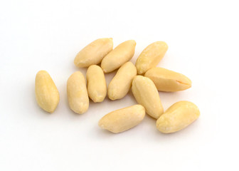 Fototapeta na wymiar Peanut peel kernels without peel on white background