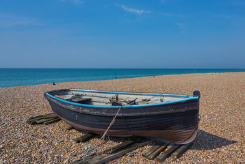 Naklejka premium Old wooden boat on the beach