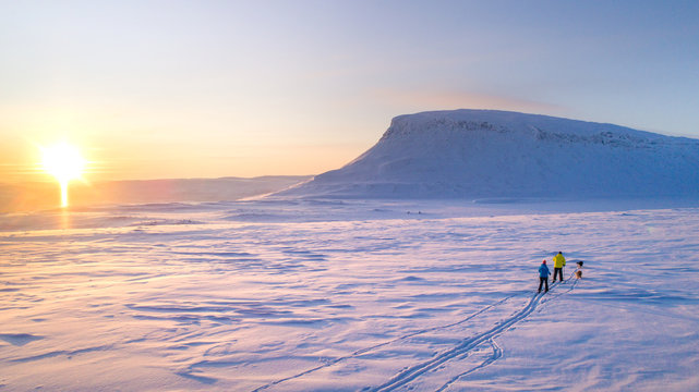 skiing in the arctic 