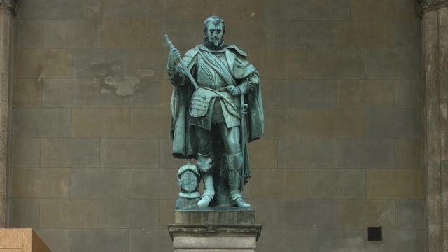 Graf von Tilly sculpture