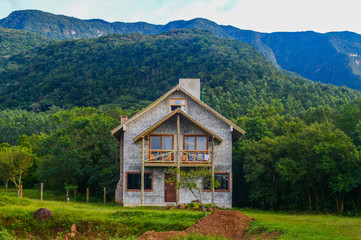 Fototapeta na wymiar mountain house
