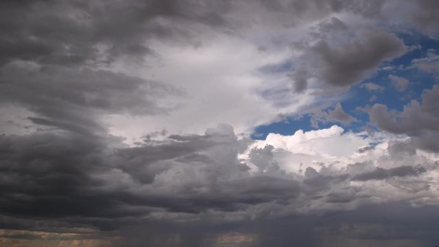 Darkening clouds overhead, time lapse