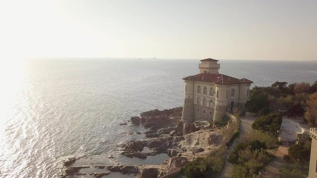 Castello del Boccale in Toscana in riva al mare. Vista aerea con Drone.