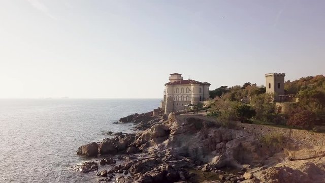 Castello del Boccale in Toscana in riva al mare. Vista aerea con Drone.