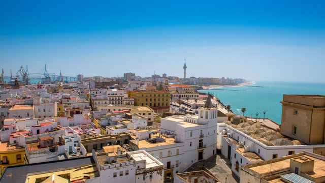 Küste von Cádiz mit Kathedrale