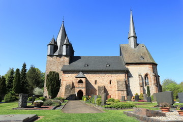 Fototapeta na wymiar Die Martinskirche auf dem Christenberg
