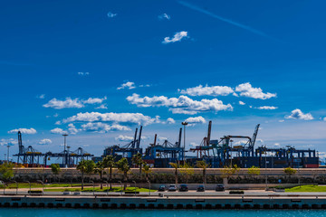 Obraz premium Hafenkräne Silhouette