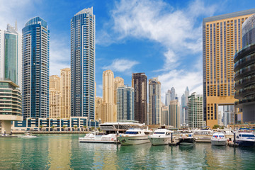 Fototapeta na wymiar Dubai - The promenade of Marina.