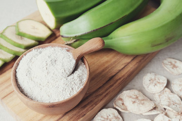 Raw and dried green bananas, plantain flour, resistant flour, prebiotic food