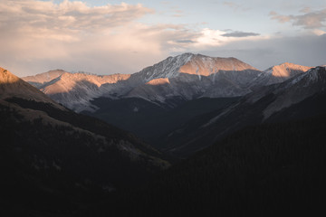 Fototapeta na wymiar A mountain sunset at Independence Pass near Aspen, Colorado.