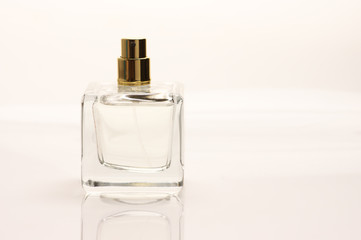 Naklejka premium Single perfume bottle with spray