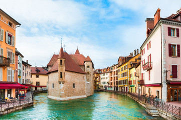 Fototapeta na wymiar Old town and Palais de l'Isle castle in Annecy, France.
