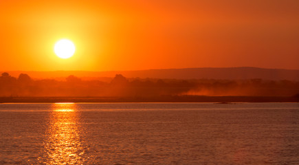 Coucher de soleil sur la Tsiribihina
