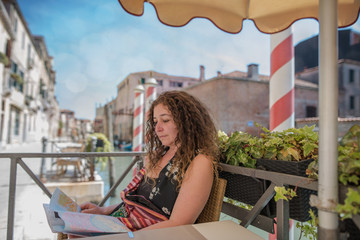 une pause dans un café