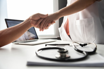 Obraz na płótnie Canvas Senior male patient handshaking with Doctor female.