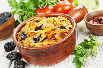 Cabbage stewed with prunes