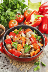 Chicken liver with sweet pepper and tomatoes