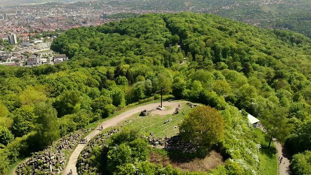 Tr&uuml;mmerberg Stuttgart Birkenkopf Monte Scherbelino Gipfelkreuz Rundflug