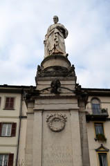 Fototapeta na wymiar Volta-Denkmal in Como