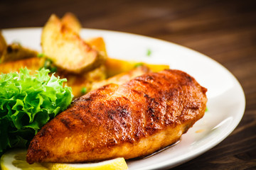 Grilled chicken fillet and vegetables