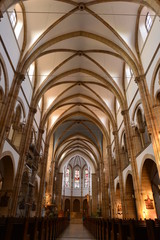 Fototapeta na wymiar Innenansicht der Stadtpfarrkirche St. Maria (Landau in der Pfalz) 