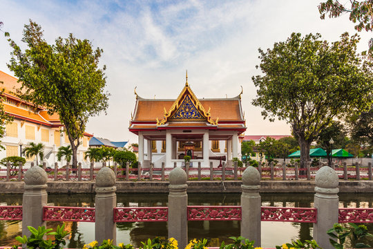 small temple in bangok thailand