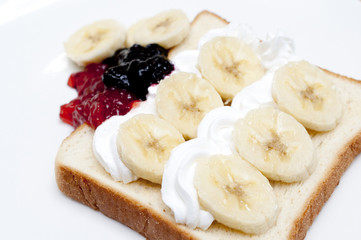 バナナトーストのジャム添え