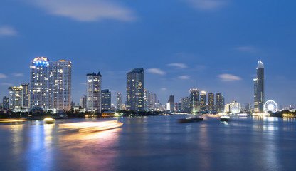 Fototapeta na wymiar Bangkok city skyline at night.