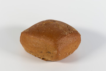 Roggenbrötchen isoliert vor weißem Hintergrund