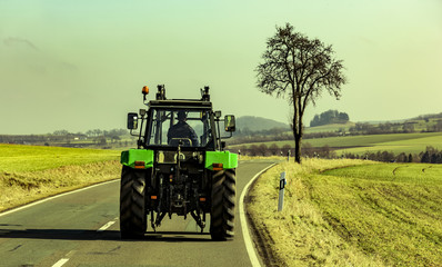 Traktor auf Straße