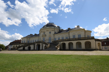 Fototapeta premium Gerlingen/Stuttgart, Baden-Württemberg, Deutschland- April 30, 2018 : Ein Blick auf Schloss Solitude in Gerlingen bei Stuttgart.