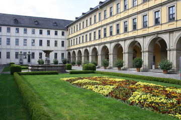 Fototapeta na wymiar Innenhof vom Krankenhaus Juliusspital in Würzburg