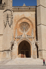 Fototapeta na wymiar Devant la cathédrale de Mende