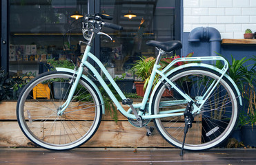 Fototapeta na wymiar Vintage bicycle with background coffee shop.