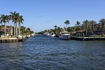 Fototapeta na wymiar Intercoastal Waterway in Fort Lauderdale