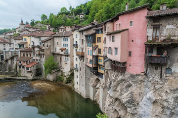 Fototapeta na wymiar Pont-en-Royans in the Vercors, typical colorful houses on the cliffs, France 