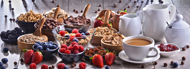 Different sorts of breakfast cereal products and fresh fruits