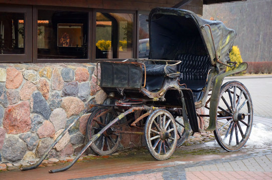 An old horse-drawn carriage. Vintage. Damage. Decorative.