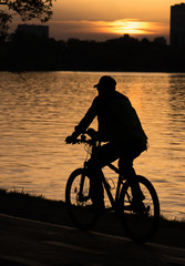 sunset in the park, cool afternoon, relax, enjoy life, great city