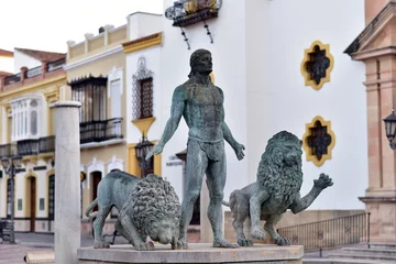 Papier Peint photo Monument artistique Hercules and two lions statue in Plaza del Socorro, Ronda, Andalucia, Andalusia, Spain